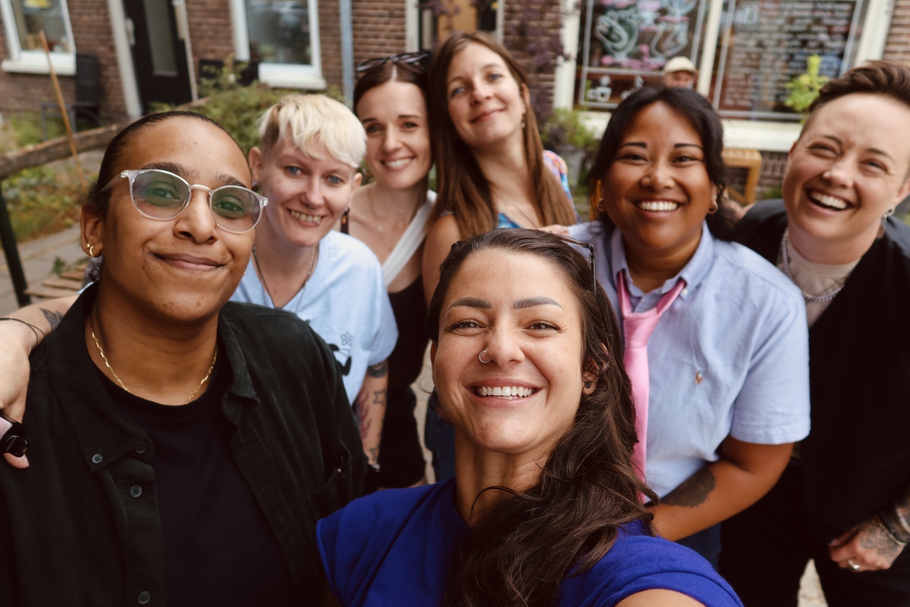 A joyful Amistara group selfie